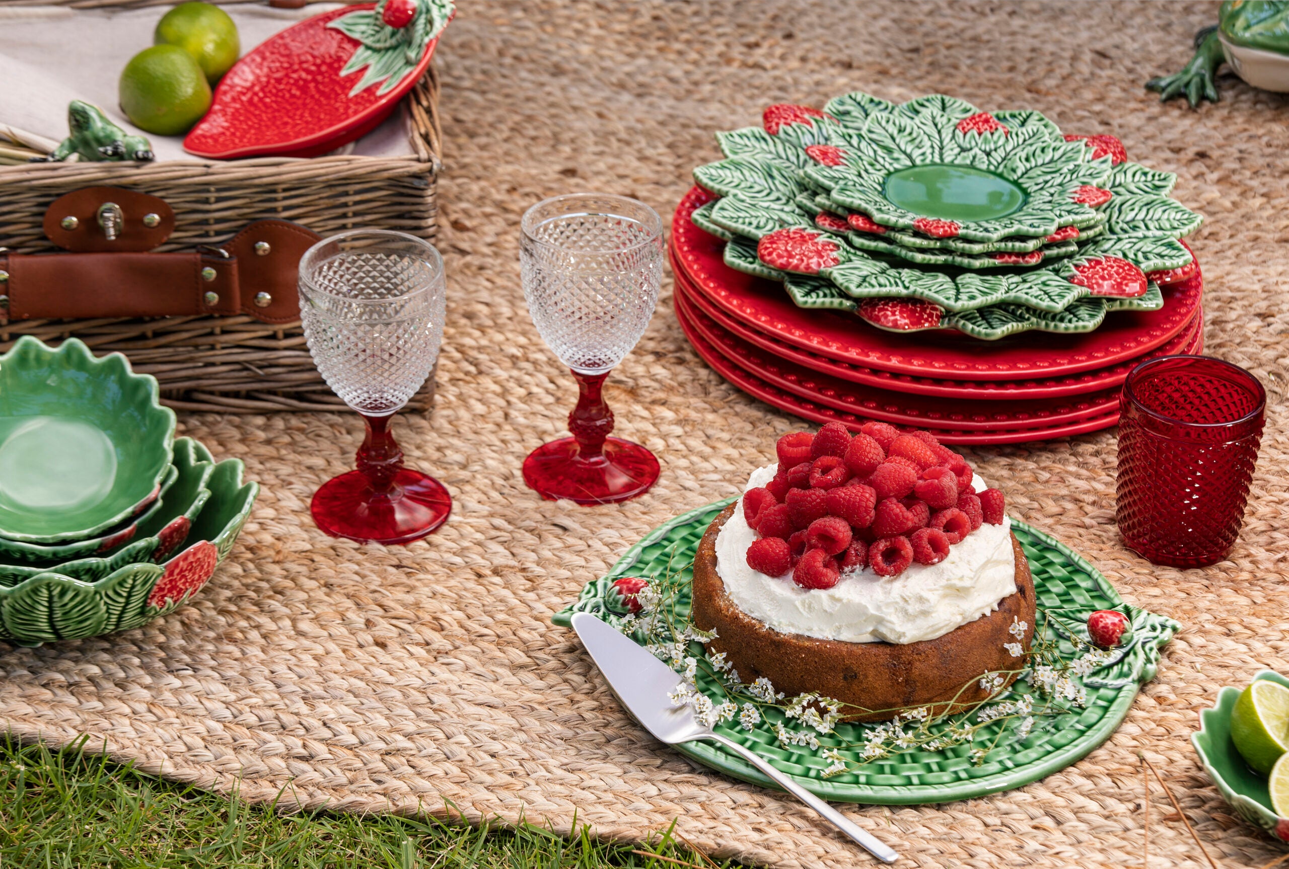 Bordallo Pinheiro Tureen 4L - Strawberries