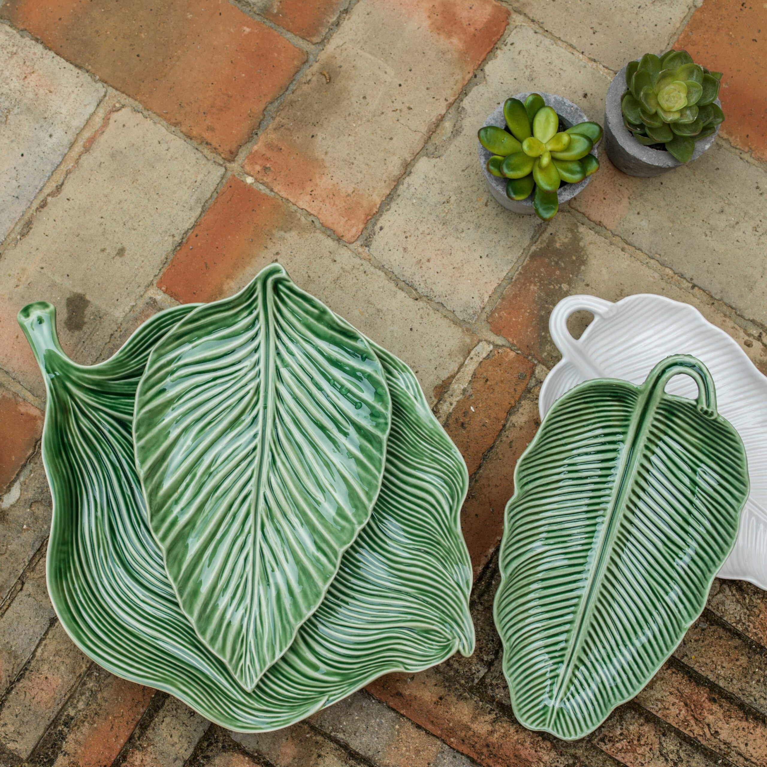 Bordallo Pinheiro Banana Leaf Green Medium Salad Bowl 39.5cm - Leaves