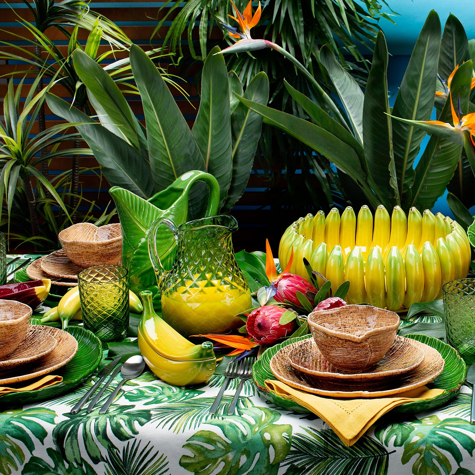 Bordallo Pinheiro Centerpiece Bananas 38cm - Banana Madeira