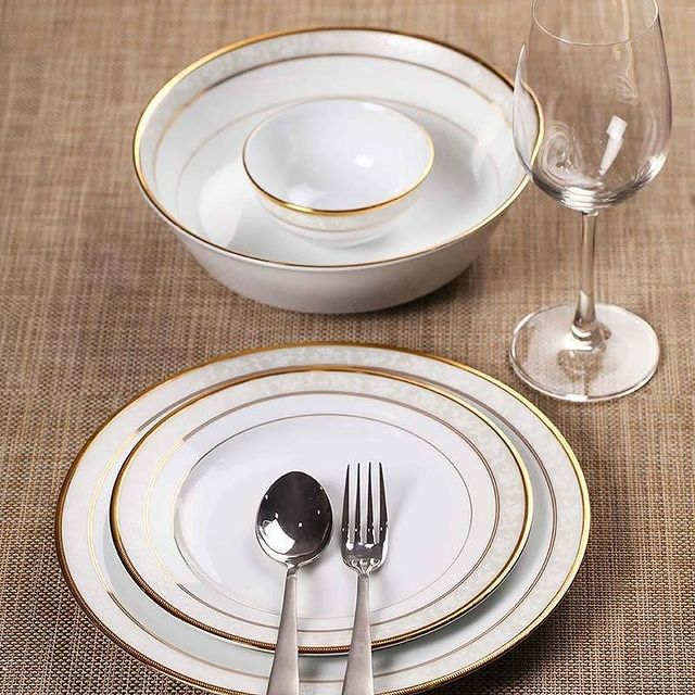 Noritake Accent Plate Shaped 23cm - Brunswick Gold