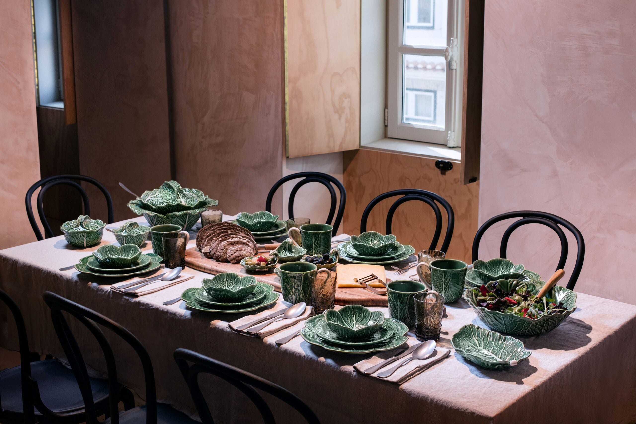 Bordallo Pinheiro Tea Cup &amp; Saucer - Natural Cabbage