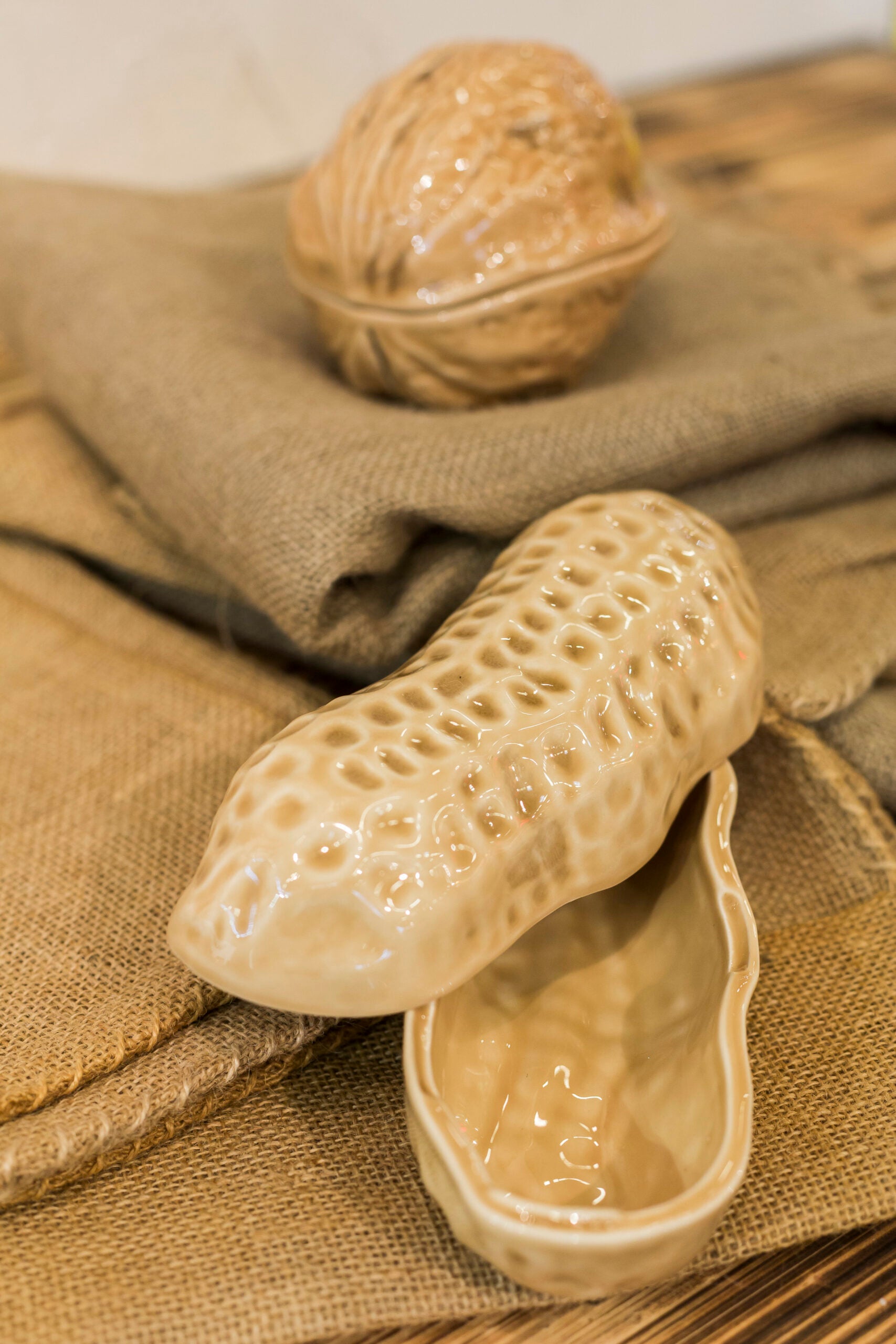 Bordallo Pinheiro Large Box Peanut 42cm - Nuts